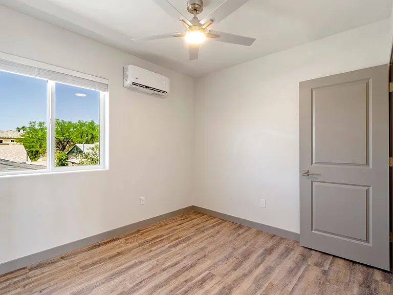 1720 E Edison St — Photo 64