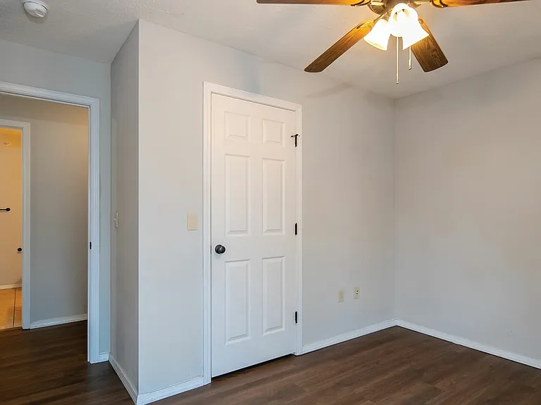 Scenic Station Apartments — Photo 18