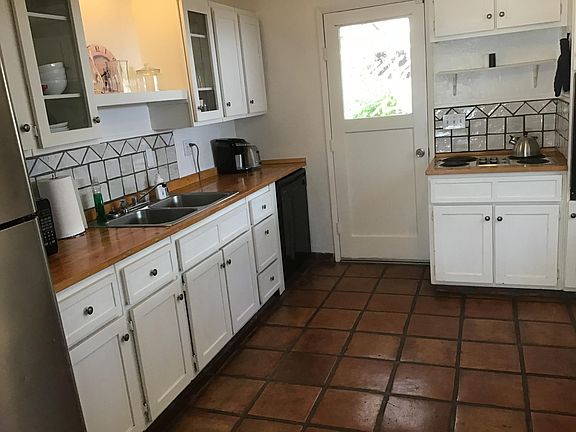 5th image of 1042 Bridgeview Dr #A