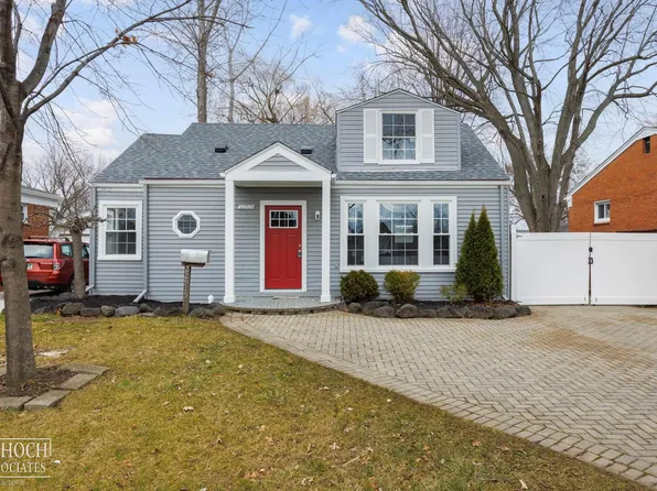 22915 Raymond St, Saint Clair Shores, MI 48082