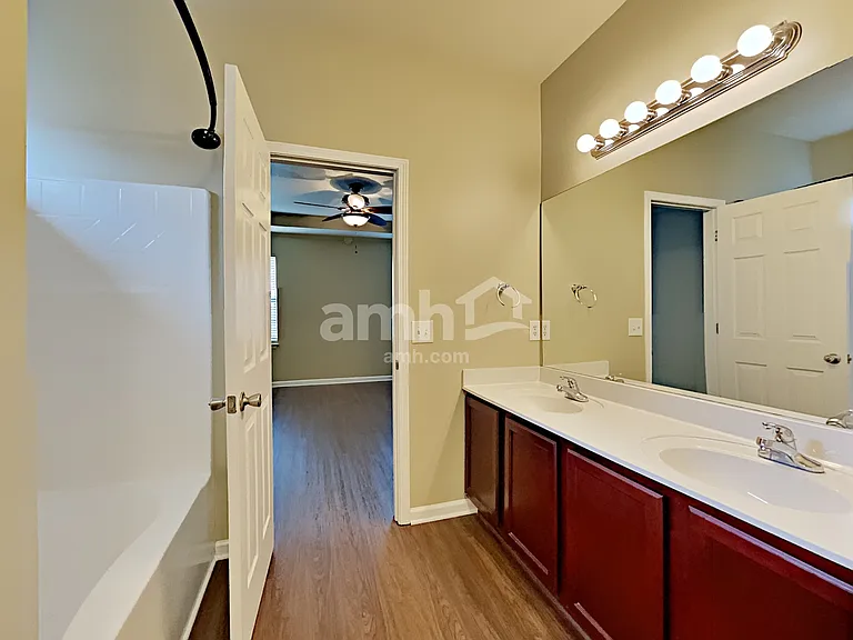 128 McKain Xing — Photo 11