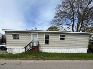 8 Glazer Dr, Rochester, NY 14625