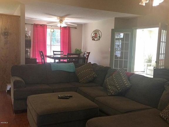 3rd image of 2105 Woodville Ln