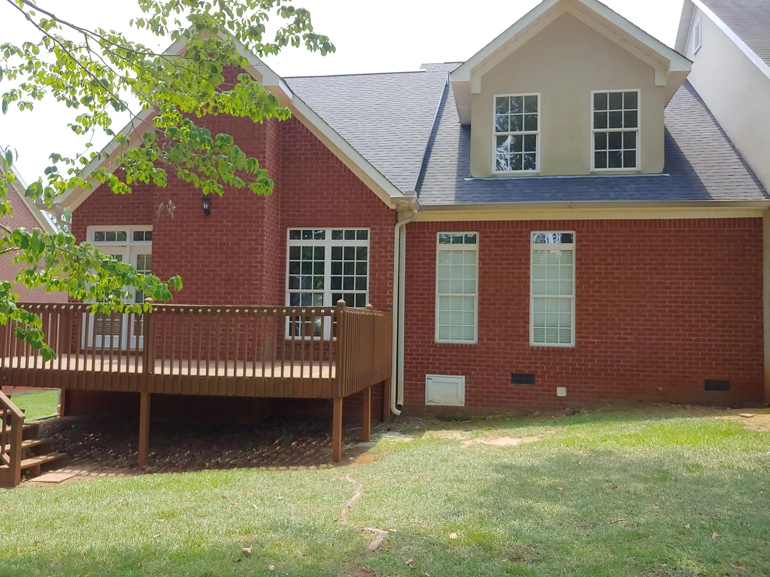 3 bed, 2.5 bath, 2221 sqft, $2,200 — Photo 2