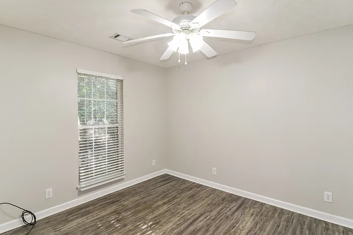 231 Thornfield Dr — Photo 8