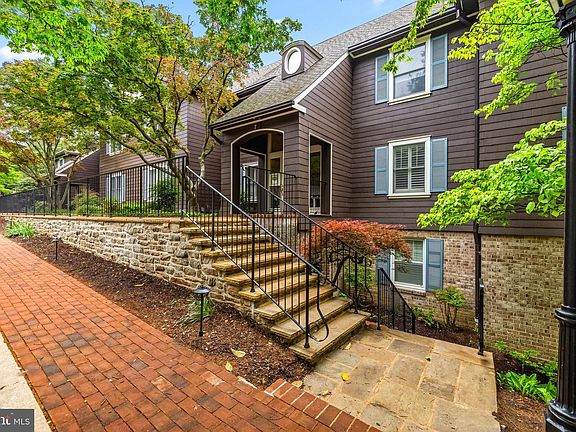 2nd image of 7 Devon Hill Rd Unit A4