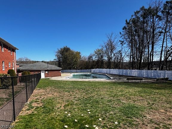 3rd image of 1130 Valley Rd APT 2B