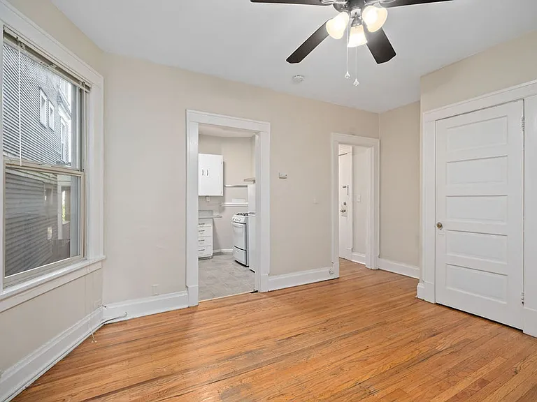 Rialto Court Apartments | MOVE-IN SPECIAL: ONE MONTH FREE RENT — Photo 17