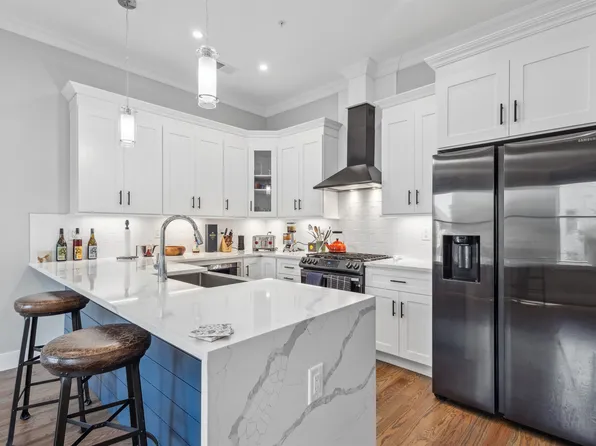 218 Hancock Avenue image 13 of 36