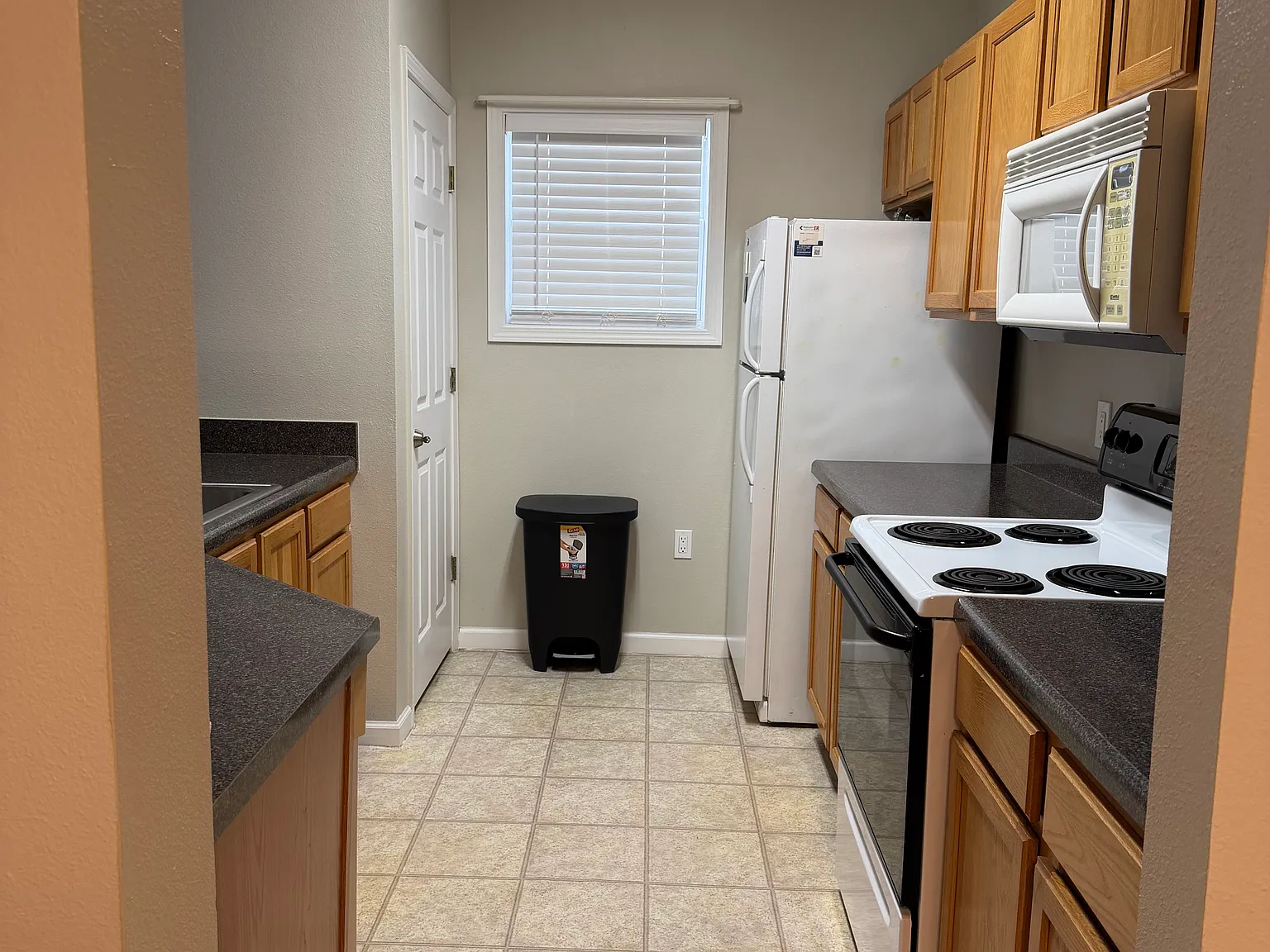 1 bed, 800 sqft, $1,500 — Photo 3