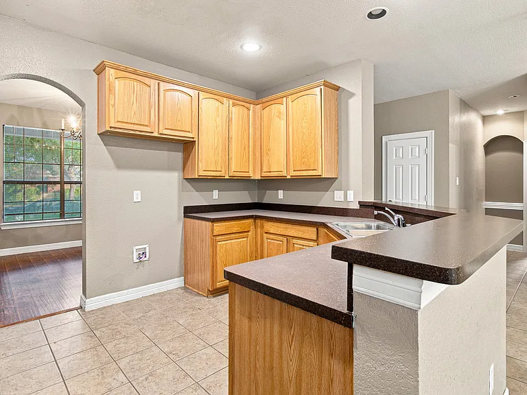 4608 Brighton Dr — Photo 4