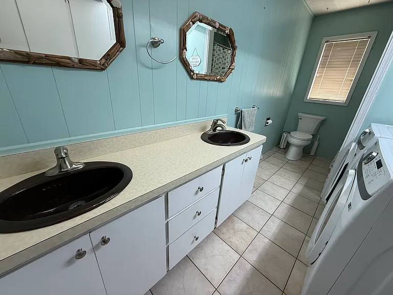 881 E Shore Dr — Photo 4