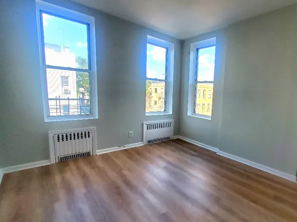 416 Woodward Avenue image 1 of 13