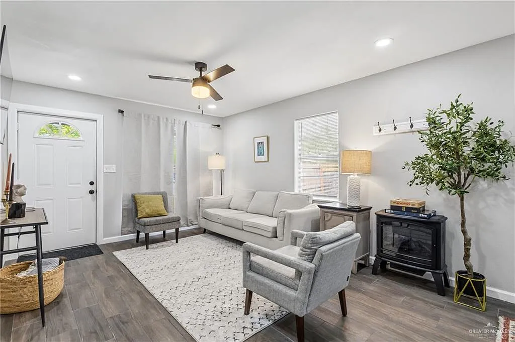 3 bed, 1.0 bath, 1320 sqft, $1,400 — Photo 4