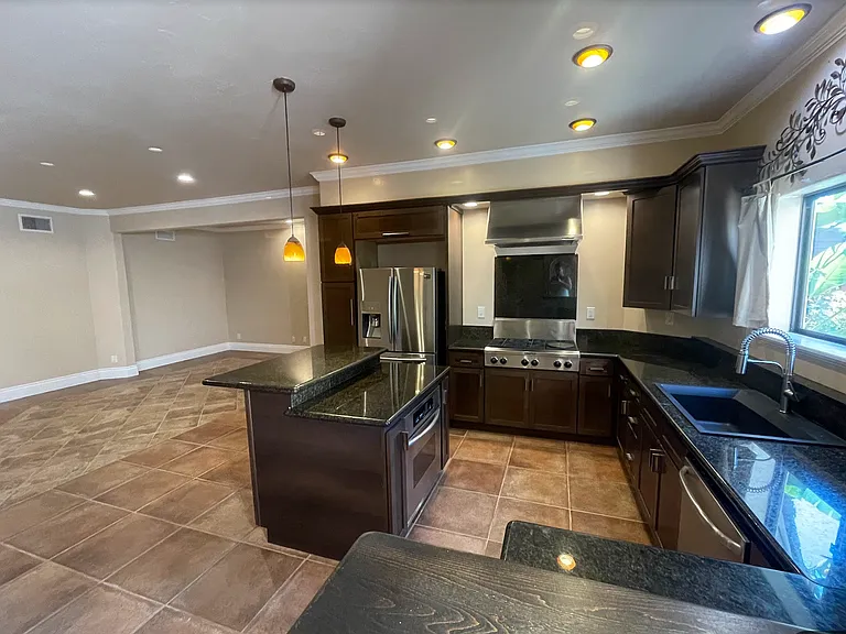 2355 Castlegate Ln — Photo 11