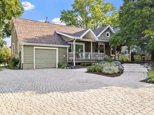 560 E 7th St, Lockport, IL 60441