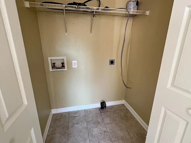 617 Gardenia St #1 — Photo 4