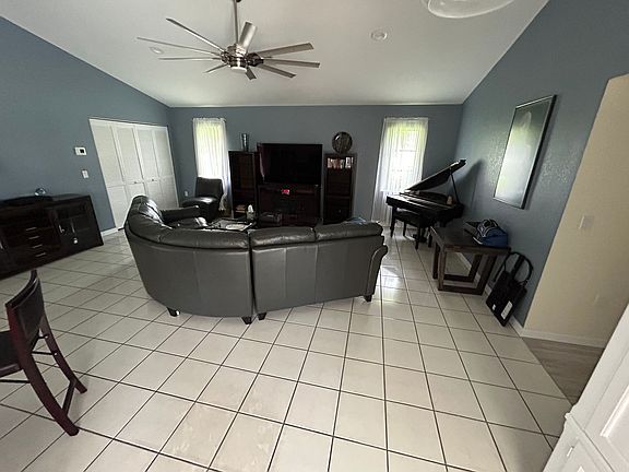3rd image of 25 Fairway Rd