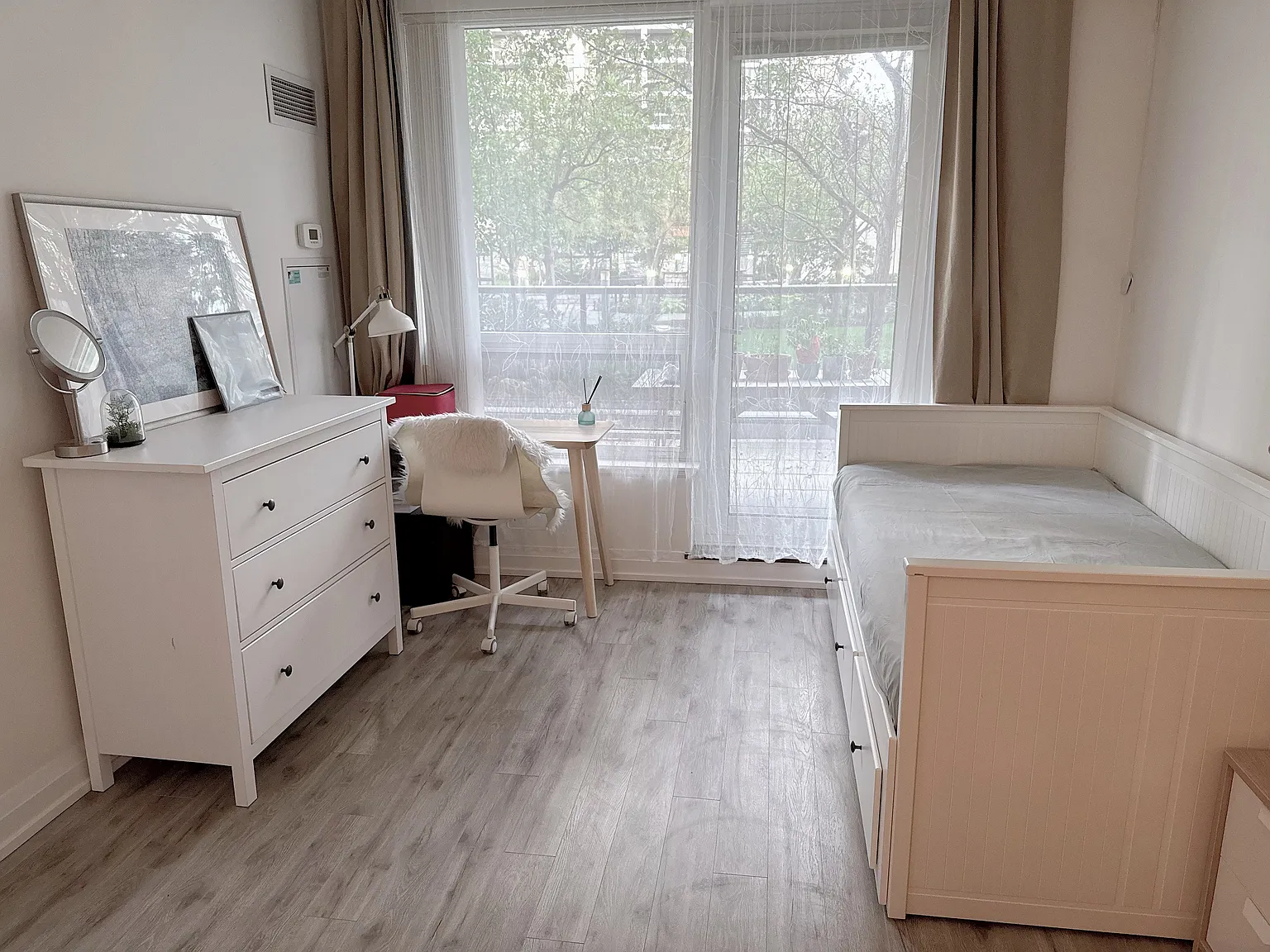 1 bed, 581 sqft, $2,300 — Photo 2