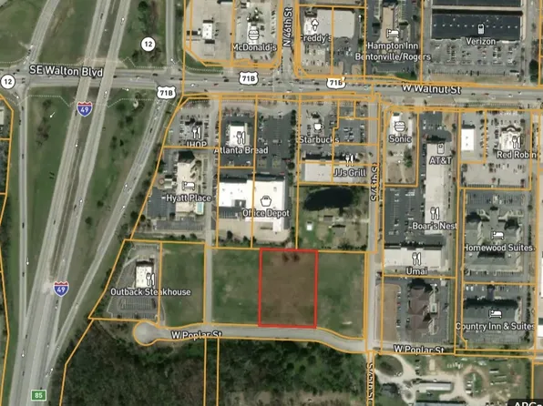 W Poplar St, Rogers, AR 72758