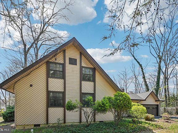 2nd image of 39 Oakwood Dr