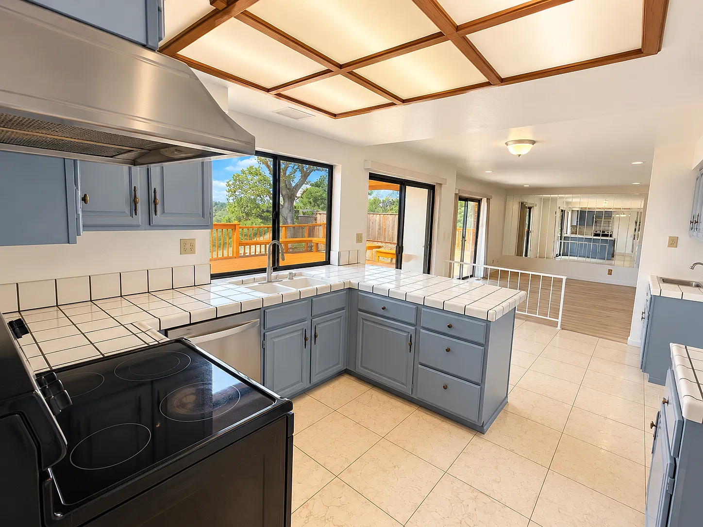 4 bed, 2.5 bath, 2262 sqft, $4,500 — Photo 3