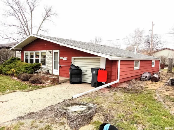 1309 Chestnut St, Pekin, IL 61554