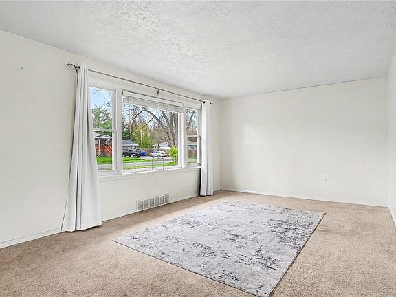 4th image of 154 Burben Way
