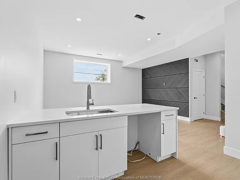 2142 Daytona Ave — Photo 15
