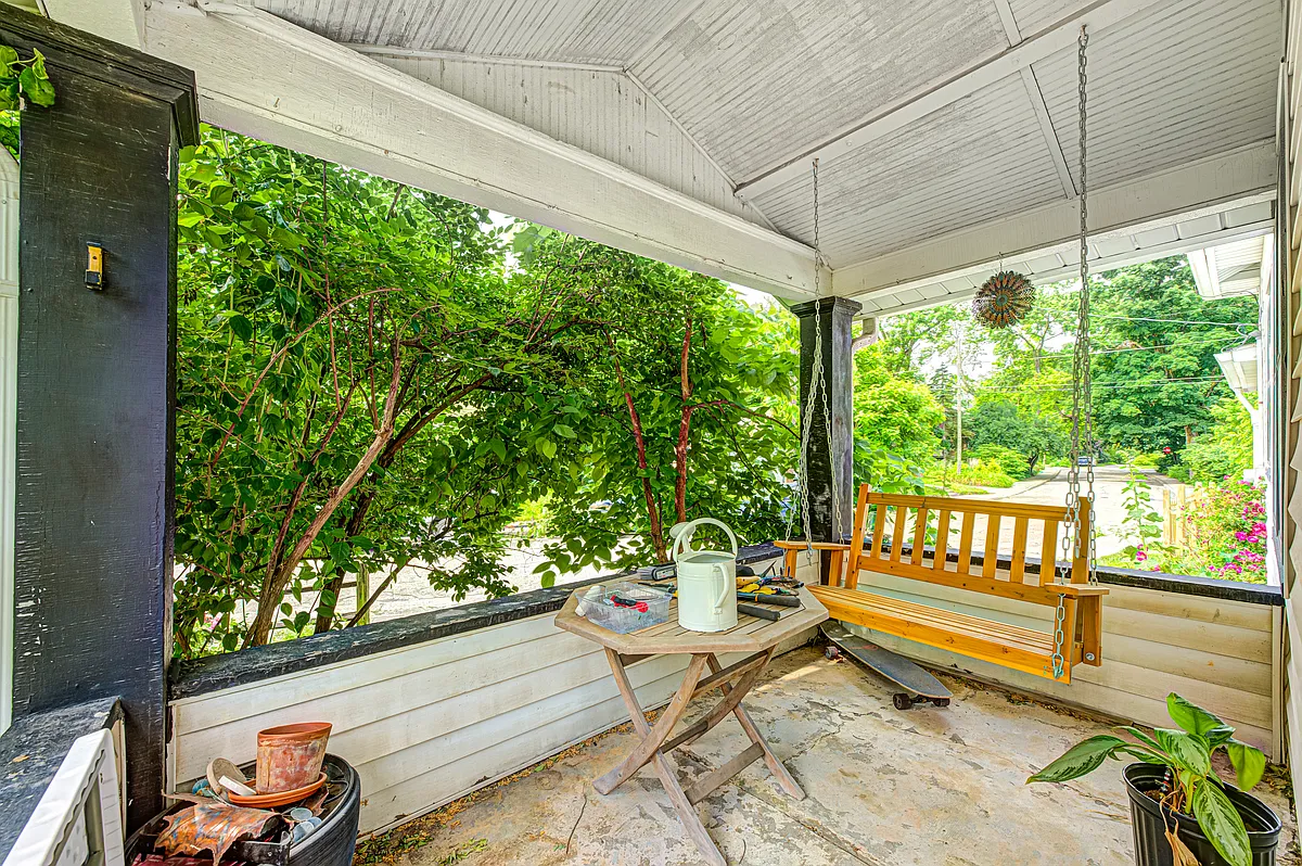 Front Porch - 46 S Hawthorne Ln