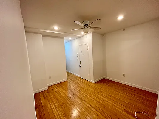 Rented by J Misrahi Realty Corp | media 4