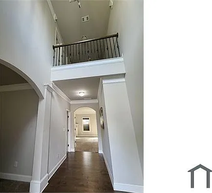 235 Sanctuary Dr — Photo 2