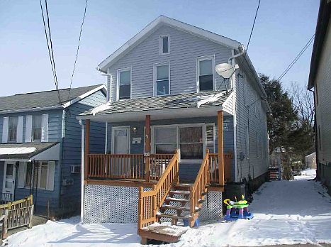 2nd image of 120 Oak St