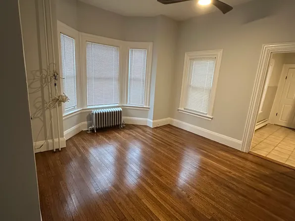 32 Summer St APT 1, Somerville, MA 02143