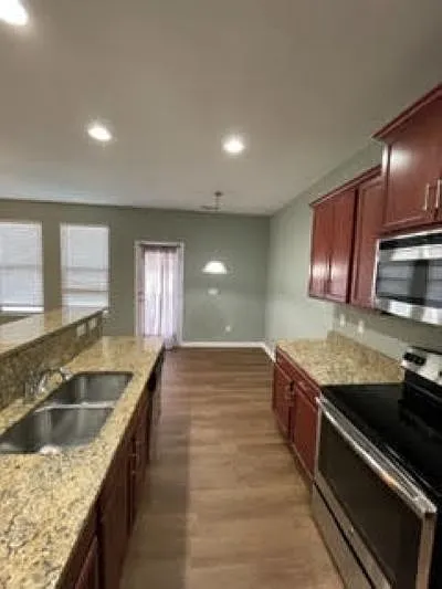 3 bed, 2.5 bath, 1800 sqft, $1,900 — Photo 3