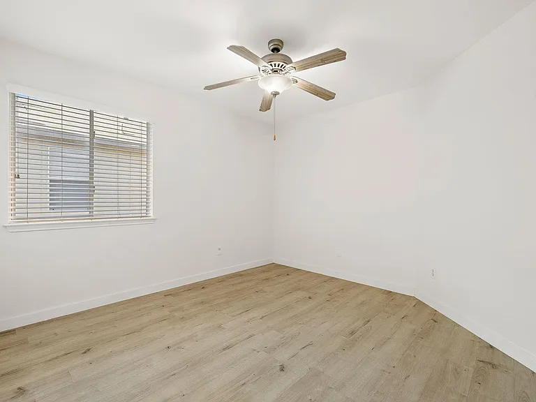 218 Altamont St — Photo 17