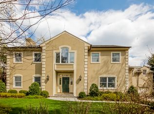 122 Fox Meadow Rd, Scarsdale, NY 10583