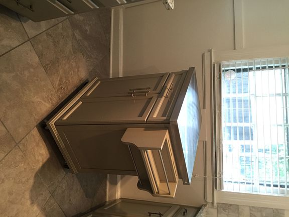 Love the rolling island - instant bar With storage-place for knifes etc