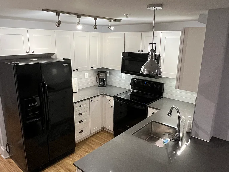 17 6th St NE #2 — Photo 8