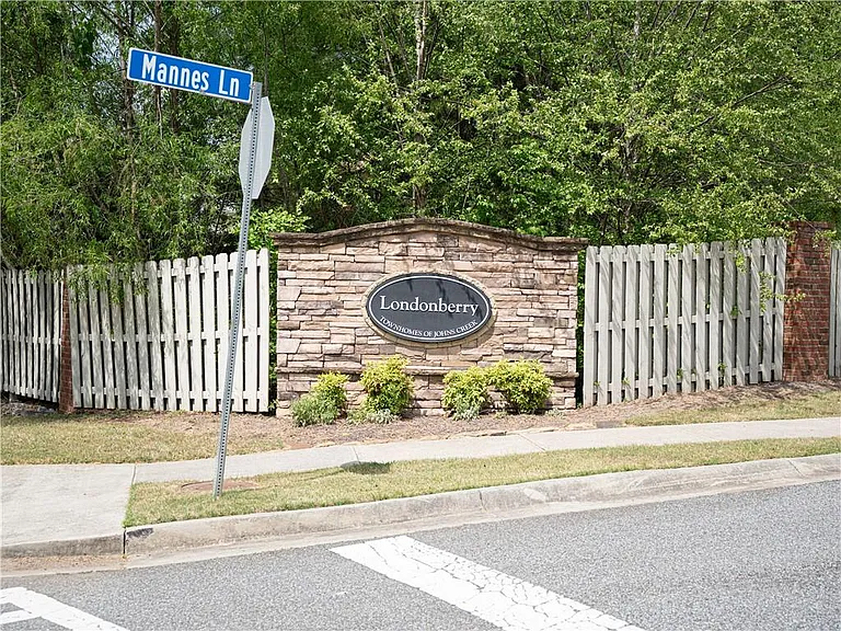 10643 Naramore Ln — Photo 23