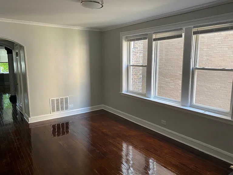 1737 W Pratt Blvd #1 — Photo 4