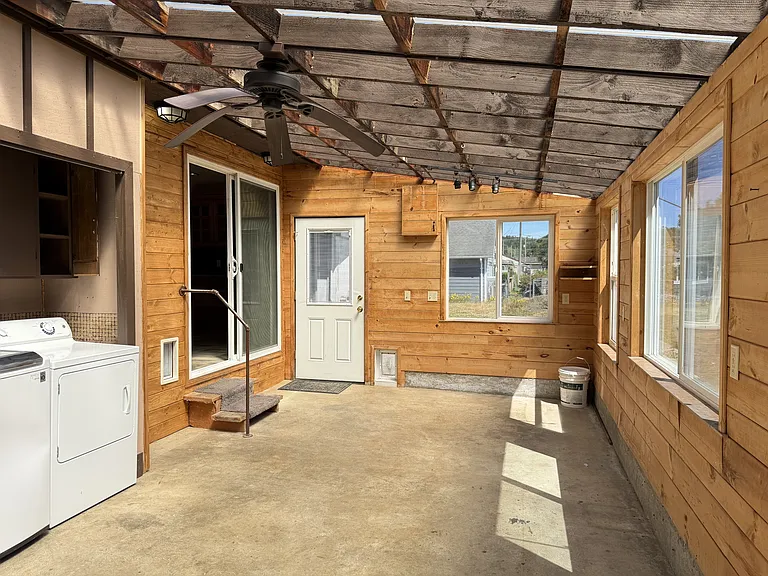 304 Oak St — Photo 23