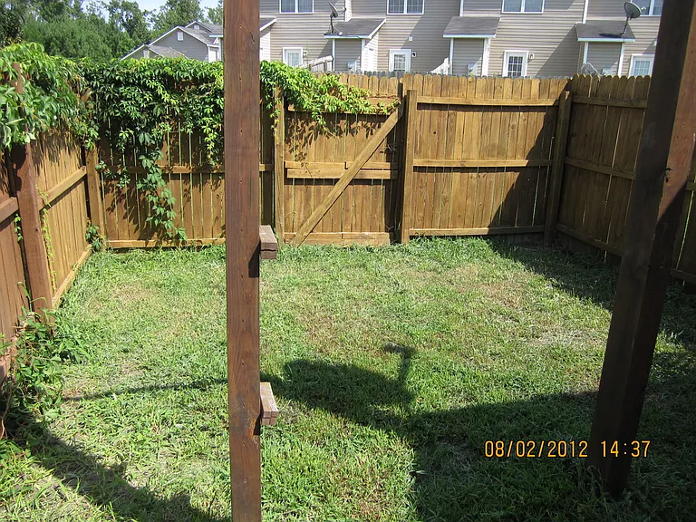 106 Pinegrove Ct — Photo 4