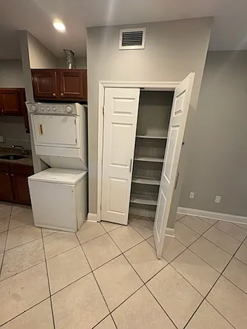 3 bed, 888 sqft, $1,800 — Photo 3