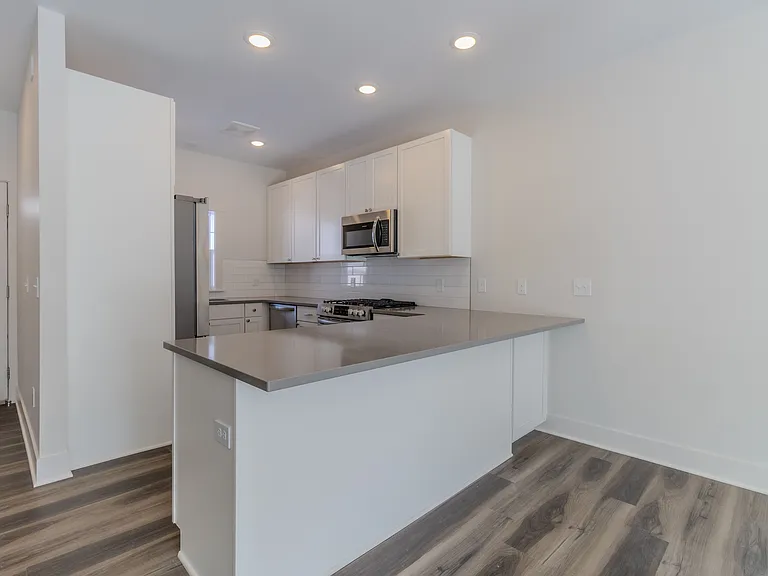 Premier Place II — Photo 6
