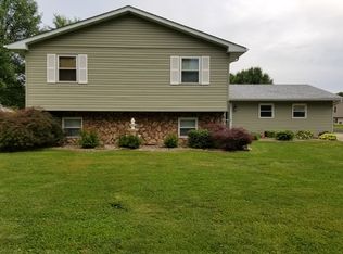 923 Long Branch Rd, Troy, IL 62294