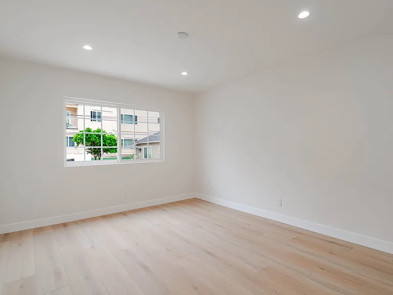 323 N Louise St #C — Photo 12