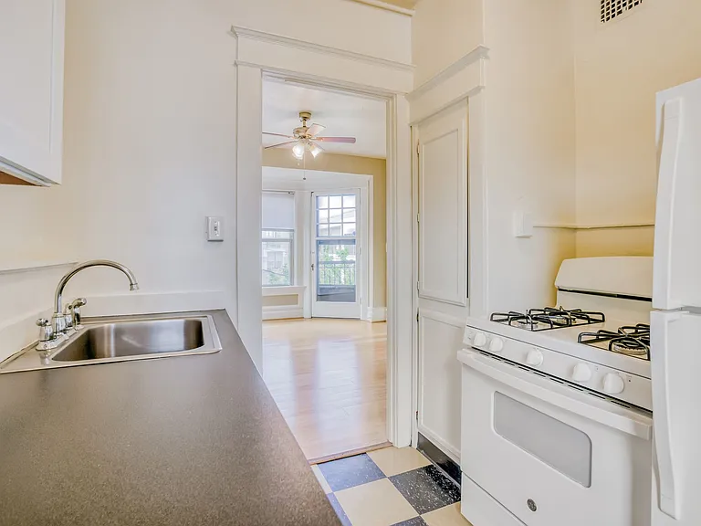 Raintree Apartments — Photo 10