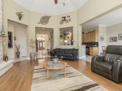 35 Hightrail Way, The Hills, TX, 78738