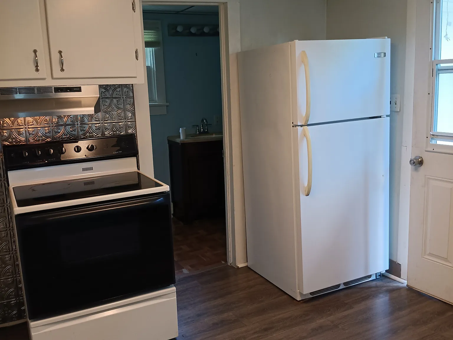 1 bed, $700 — Photo 1